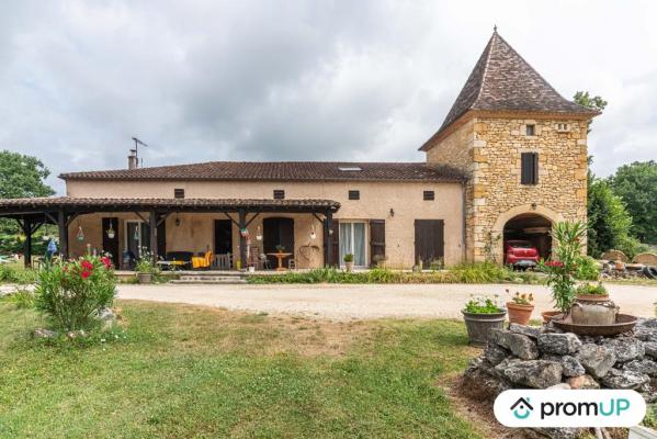 Grande maison de 320m² d’un hectare de terrain