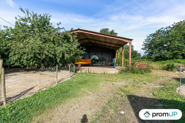 Bâtiment avec terrain agricole