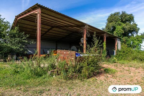 Bâtiment avec terrain agricole