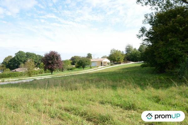 Terrain constructible de 1466m2 situé à Mensignac