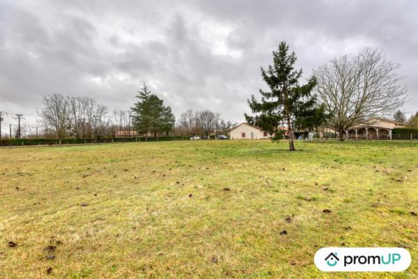 Grand terrain constructible à Montmorillon (86, Vienne)