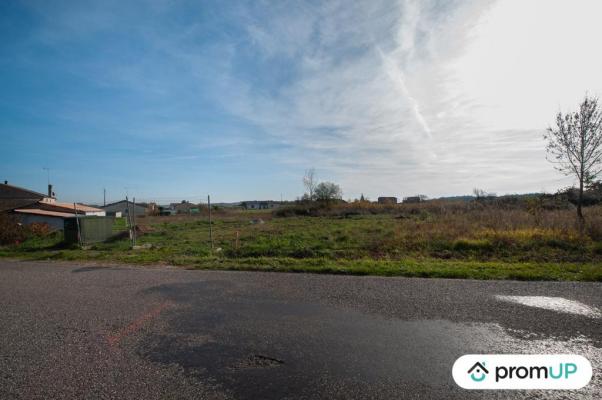 Terrain constructible de 1 181 m²