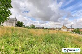 Terrain constructible de 1800m² situé à Mirebeau