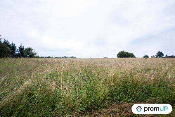 Terrain constructible de 1369 m² à Turenne