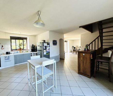 Spécial investisseur - Grande maison divisée en deux logements