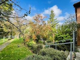 Maison individuelle avec jardin arboré et garage