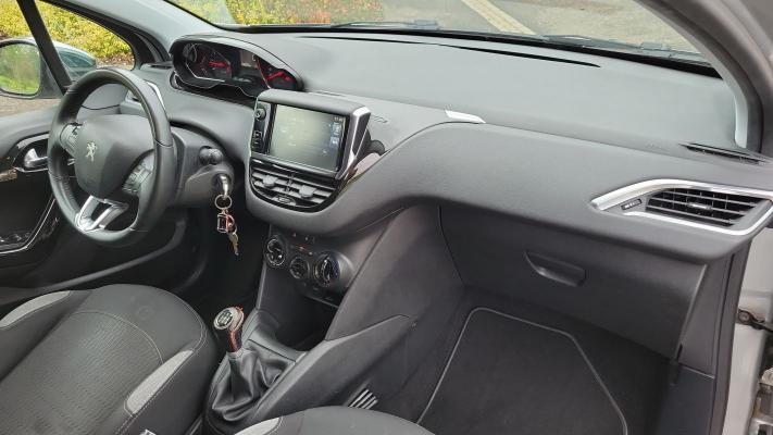 Peugeot 208 1.2 VTi 82 Style