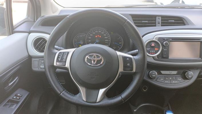 Toyota Yaris III 1.5 VVT-i 100h Hybride E-CVT Design