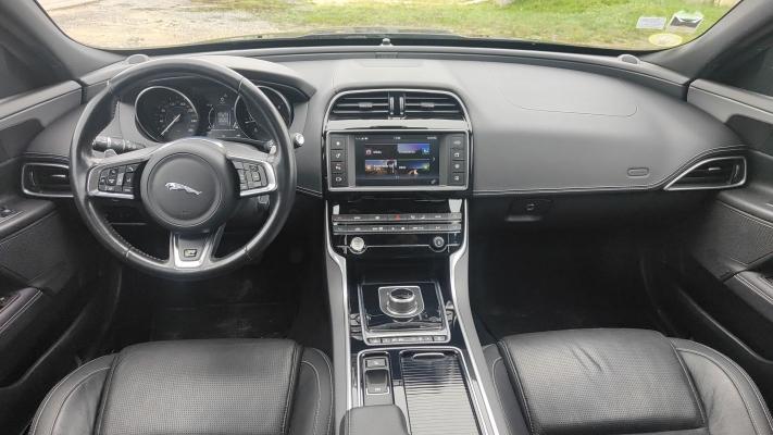 Jaguar XE 2.0 D 180 AWD BVA R Sport - Automatique Toit ouvrant