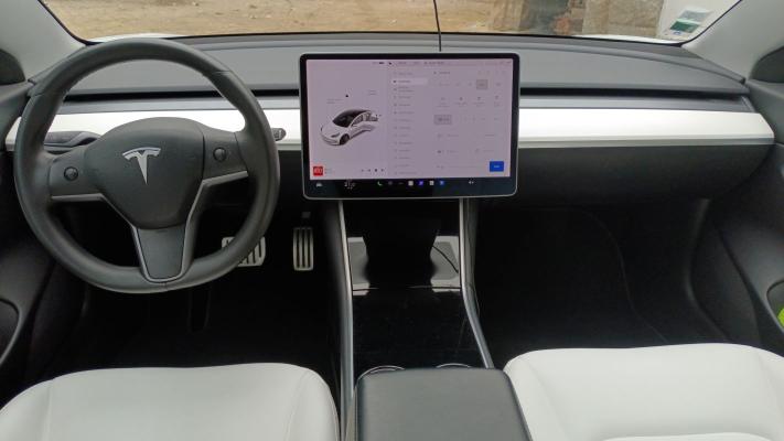 Tesla Model 3 490 AWD Performance